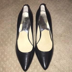 Michael Kors closed toe black heel size 6M